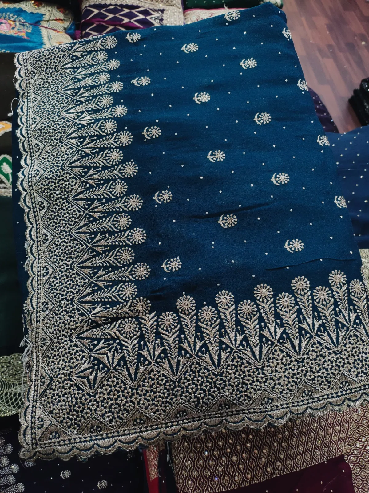 Heavy Zari Work Varchita Silk Wholesale Saree - Image 2
