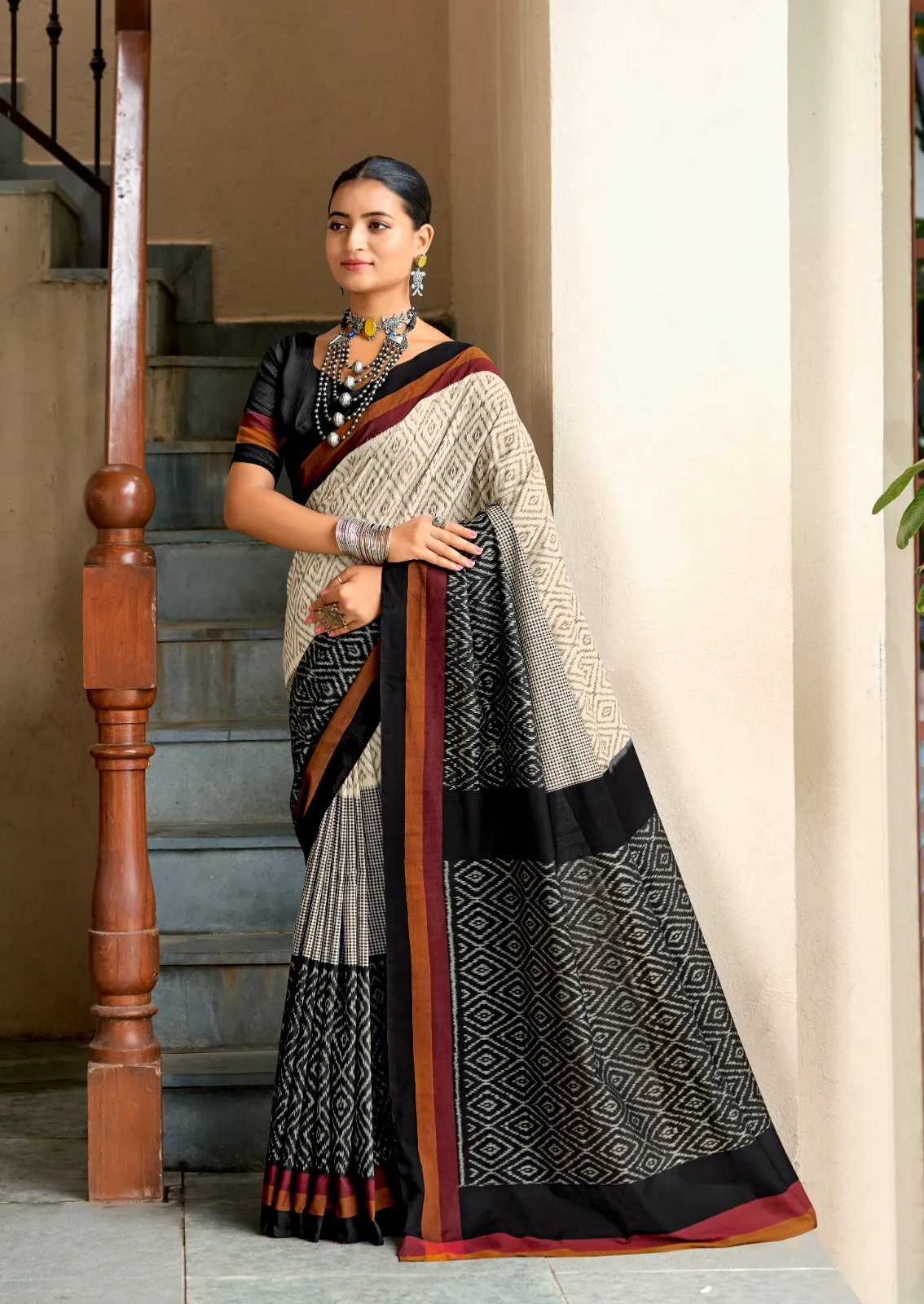 Mul Mul Cotton Saree With Ikkat Print - Image 5