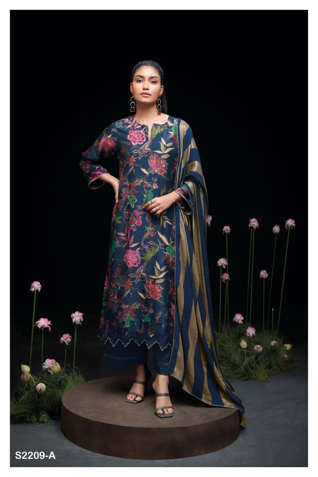 Handwork Trending Salwar Suit Gang AIKO 2209 - Image 4
