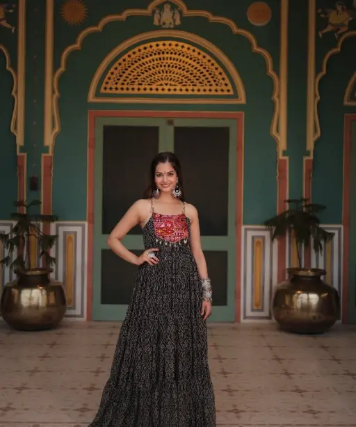 Sleeveless Stylish Bandhni Printed Gown with Katchi Work