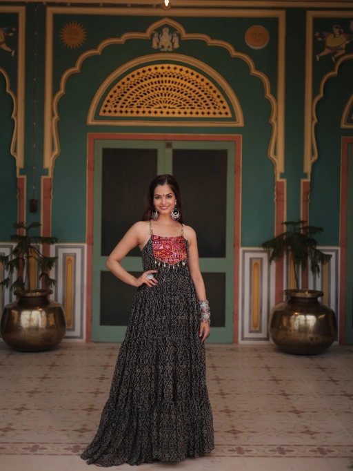 Sleeveless Stylish Bandhni Printed Gown with Katchi Work