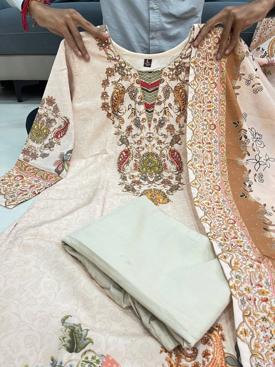 Buy Readymade Pakistani Salwar Suit - Image 2
