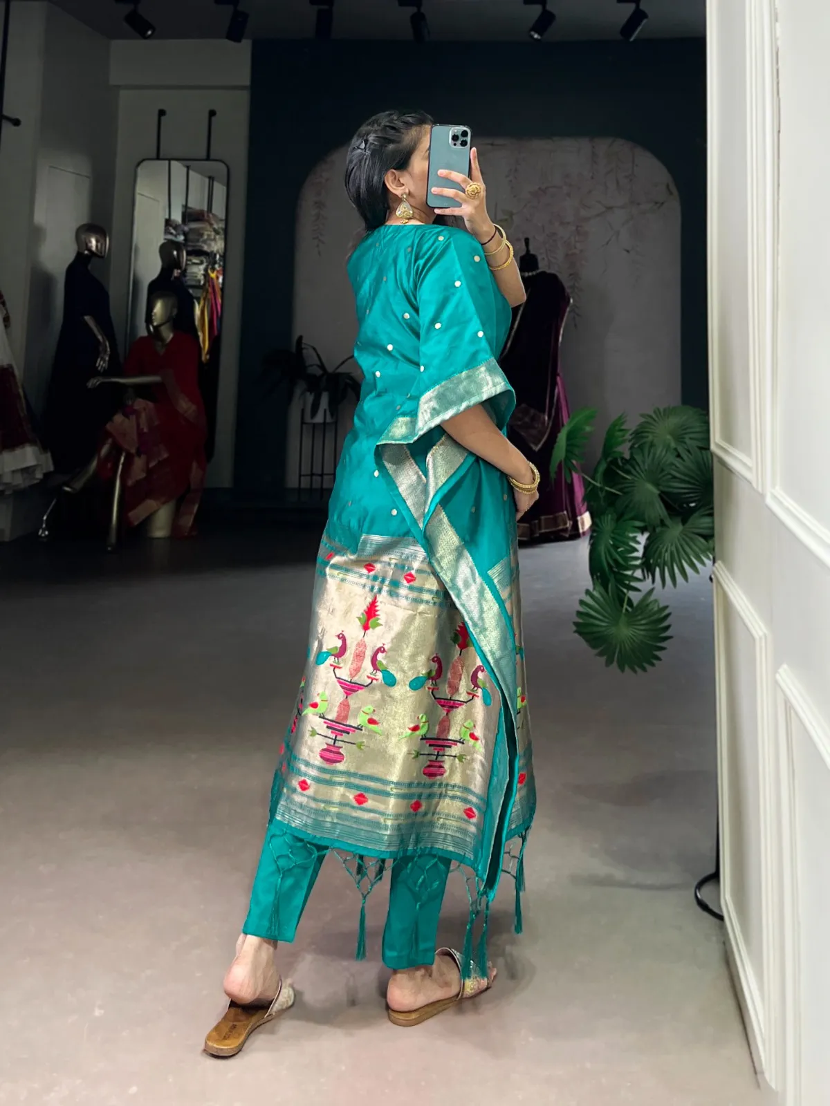 Buy Stylish Fancy Kaftans - Image 6