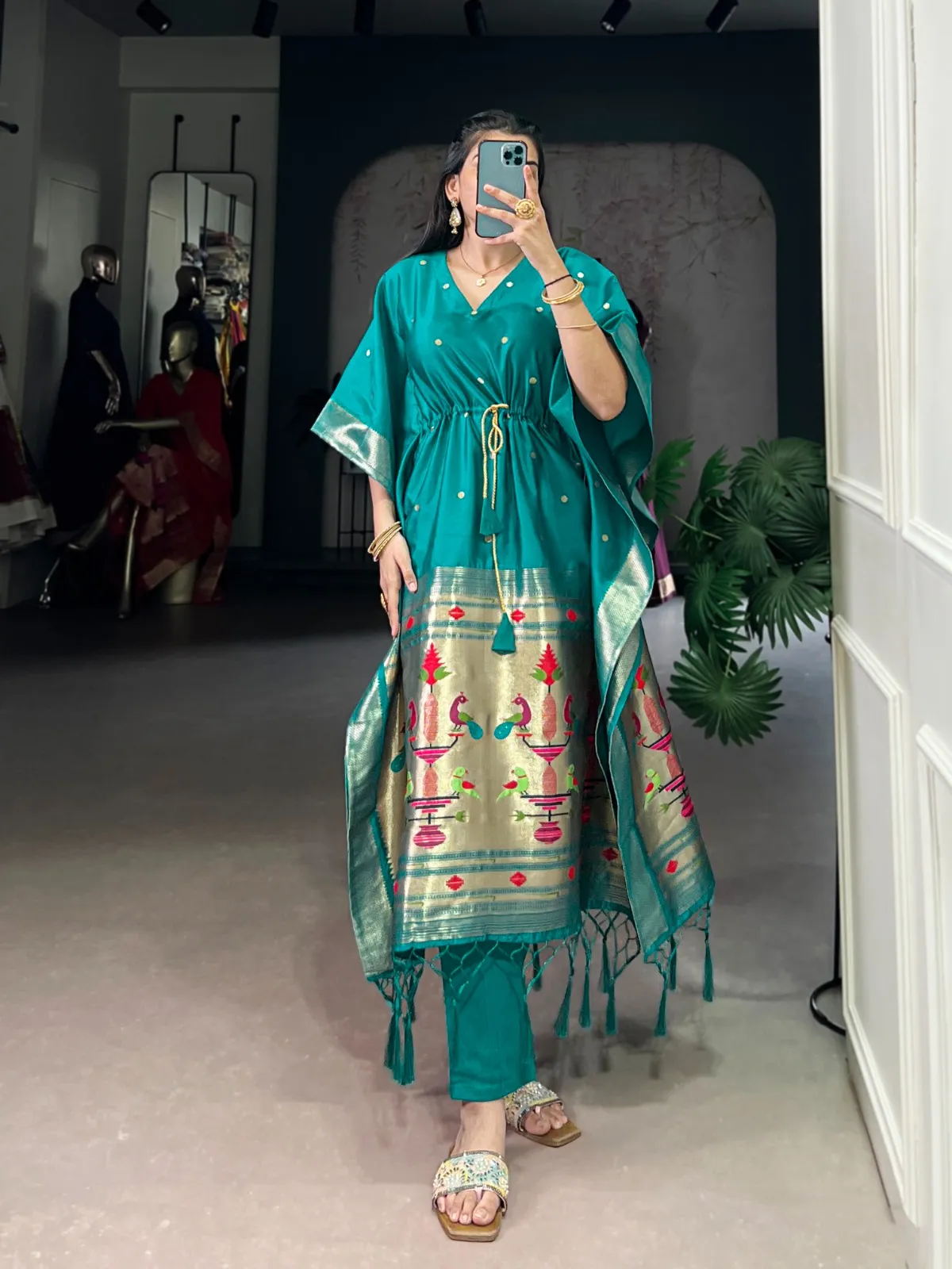 Buy Stylish Fancy Kaftans - Image 7