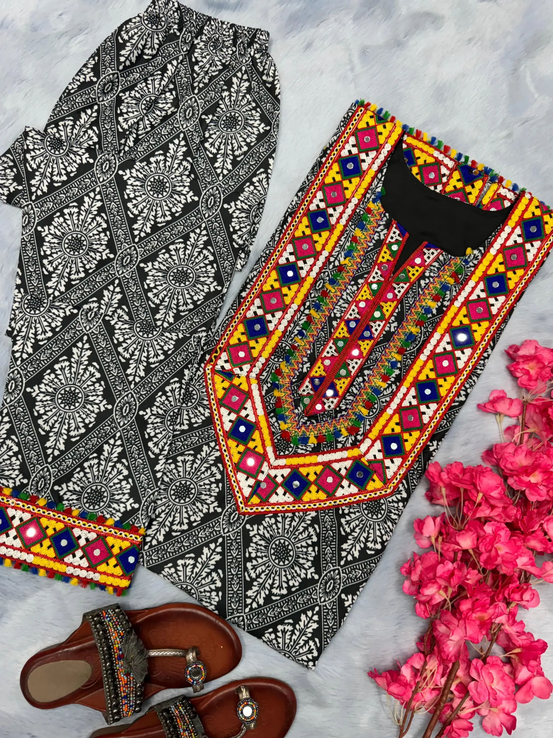 Trending Kurti Set With Kutchi Work - Image 2