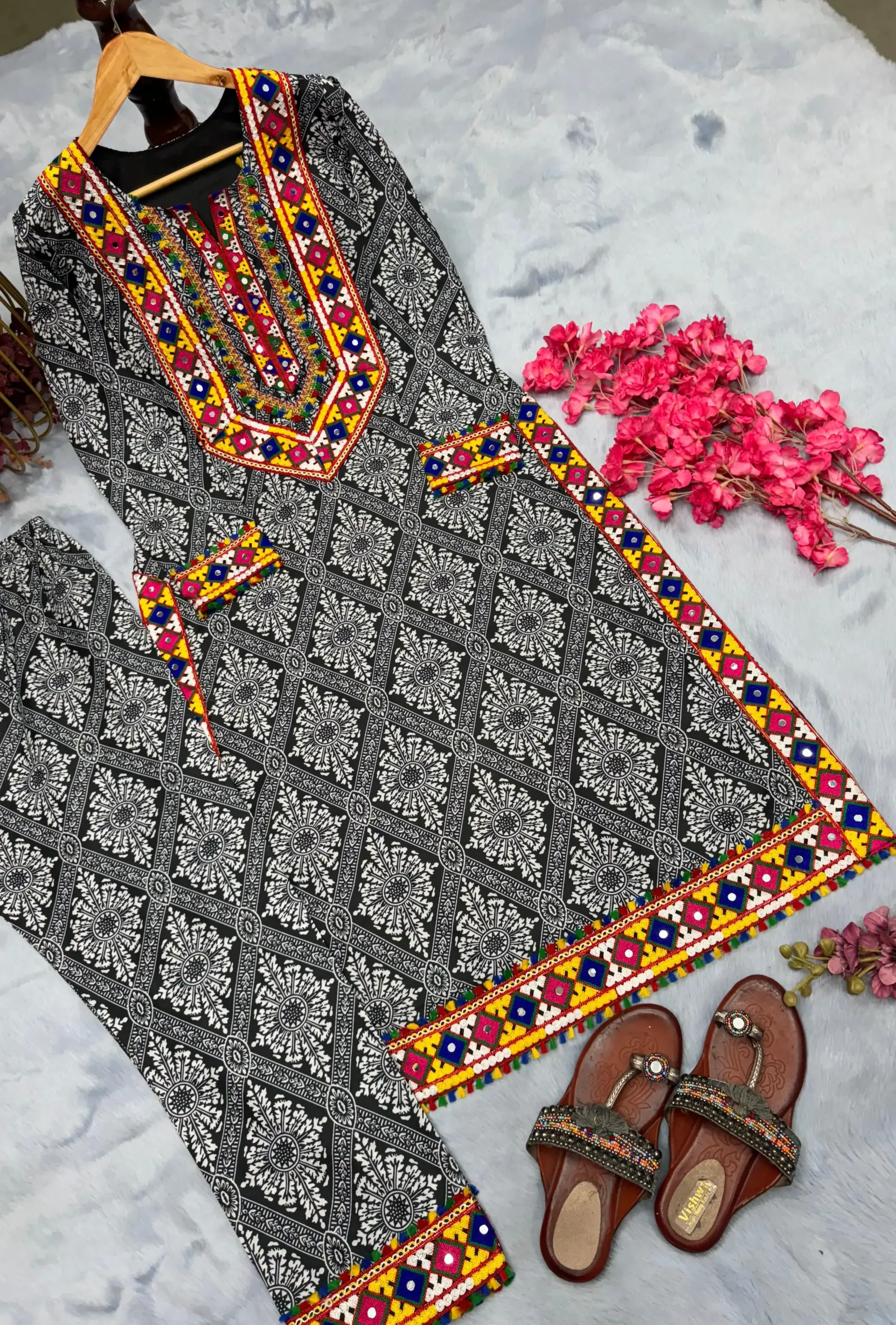 Trending Kurti Set With Kutchi Work - Image 3
