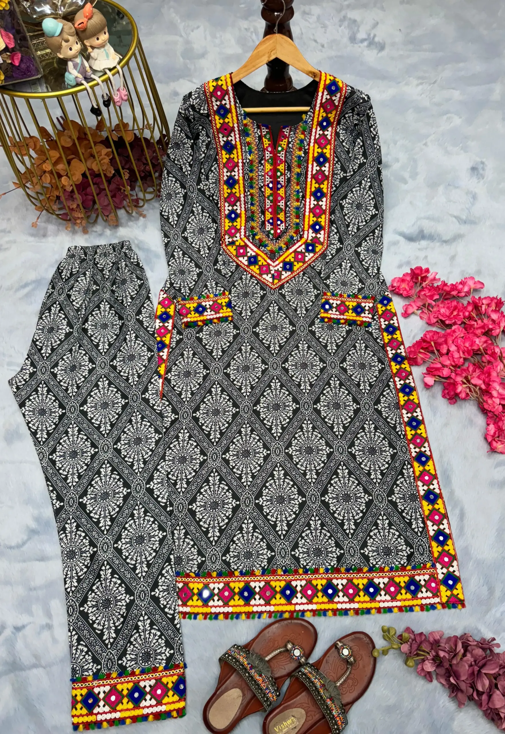Trending Kurti Set With Kutchi Work - Image 4