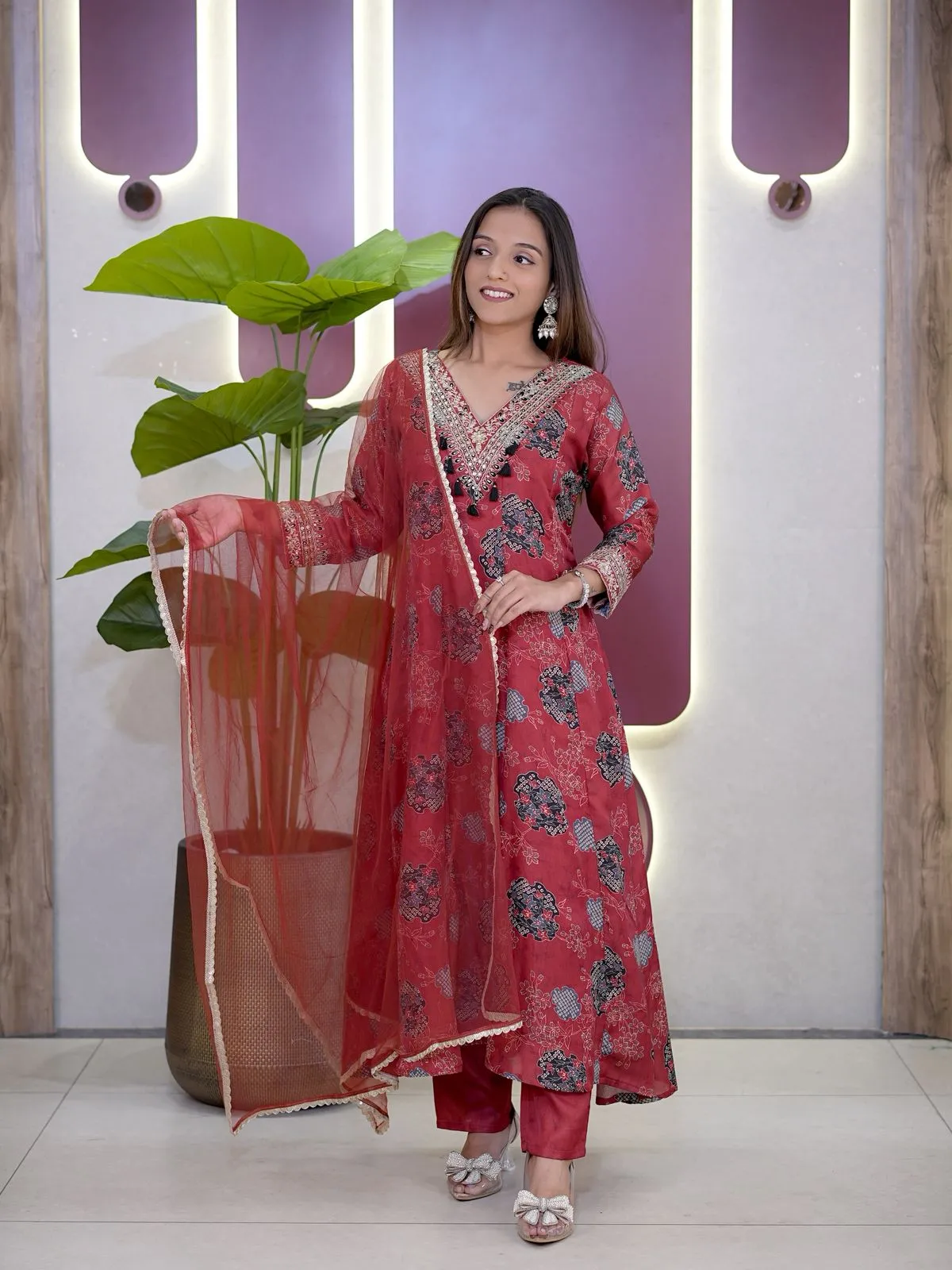 Premium Neck Embroidered 3 Piece Kurti Set Under 1000 - Image 4