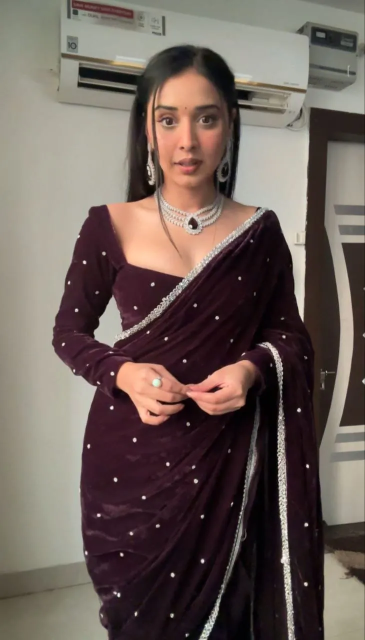 Premium Velvet Readymade Saree - Image 4