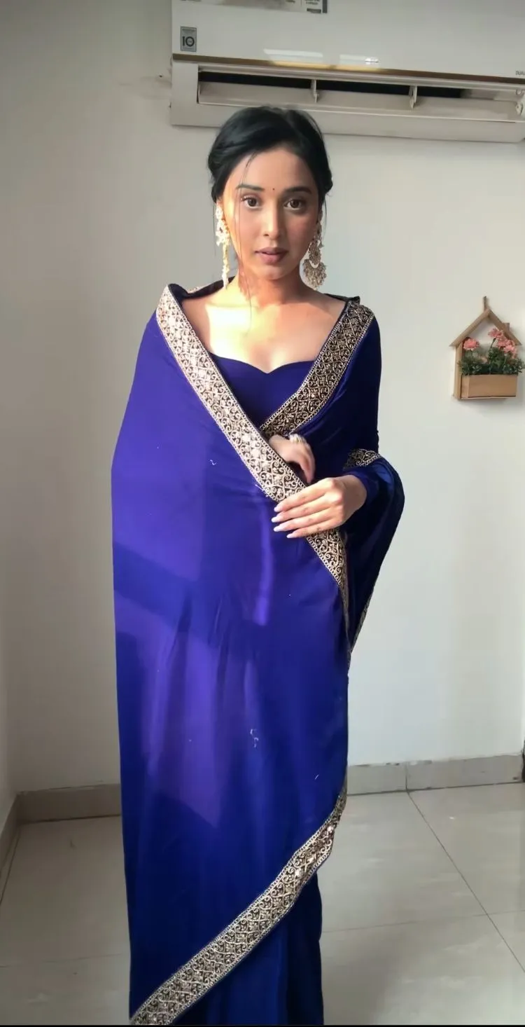Royal Blue Velvet Readymade Saree - Image 3
