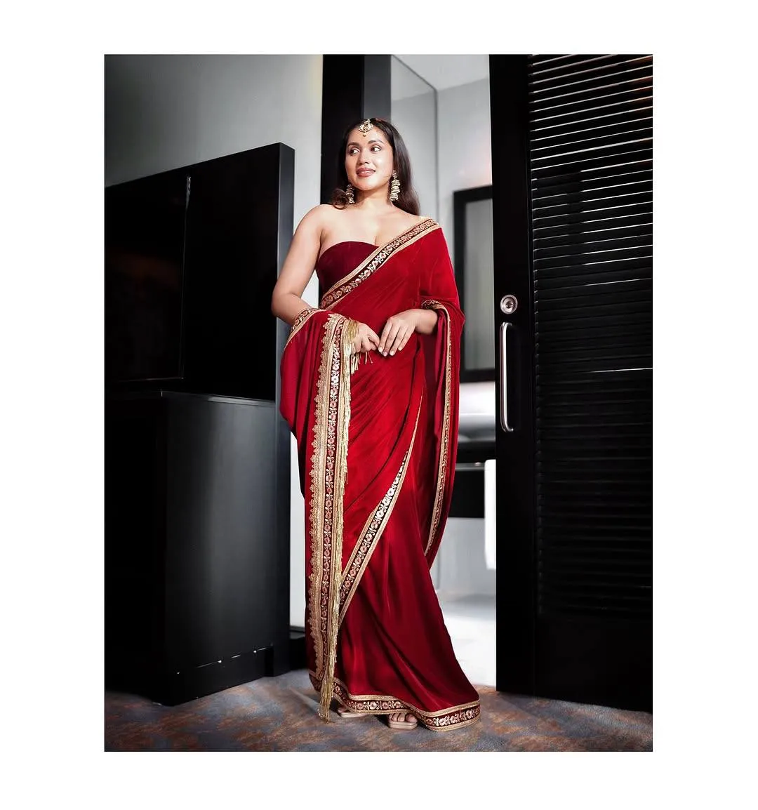 Winter Special Velvet Saree - Image 4