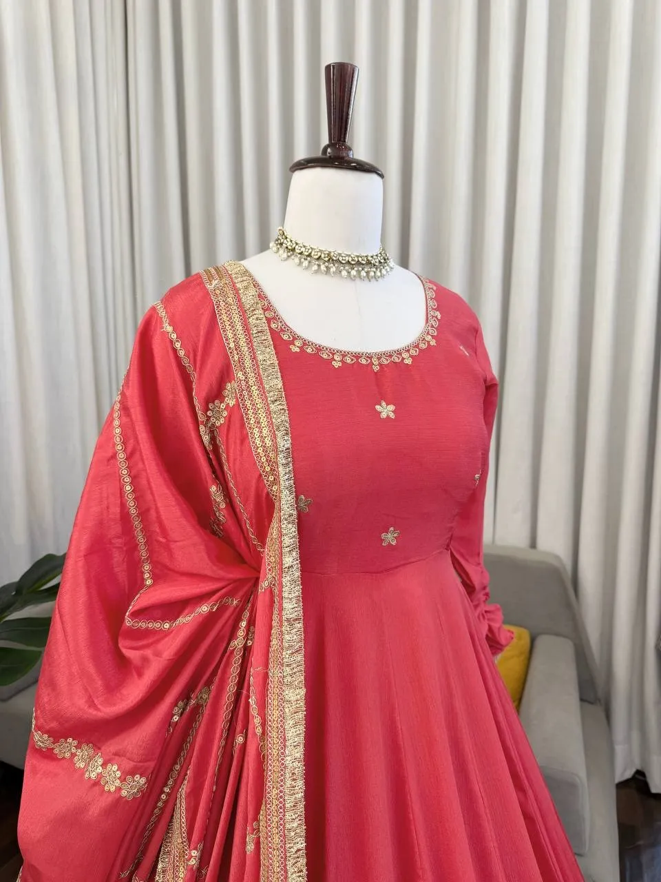 Stylish Wedding Anarkali Set - Image 3