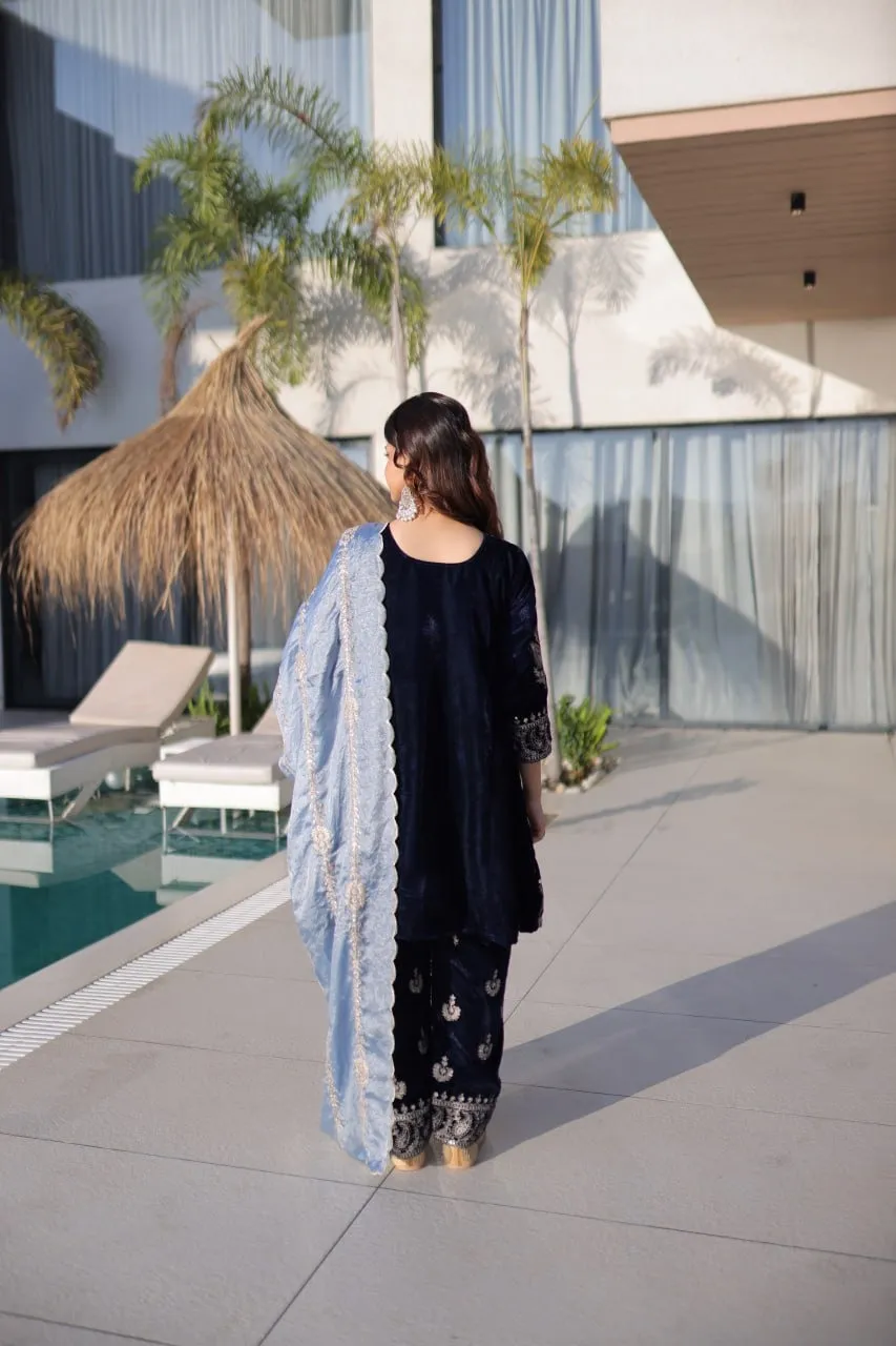 Buy Flower Embroidery Mirror Saree - Image 3