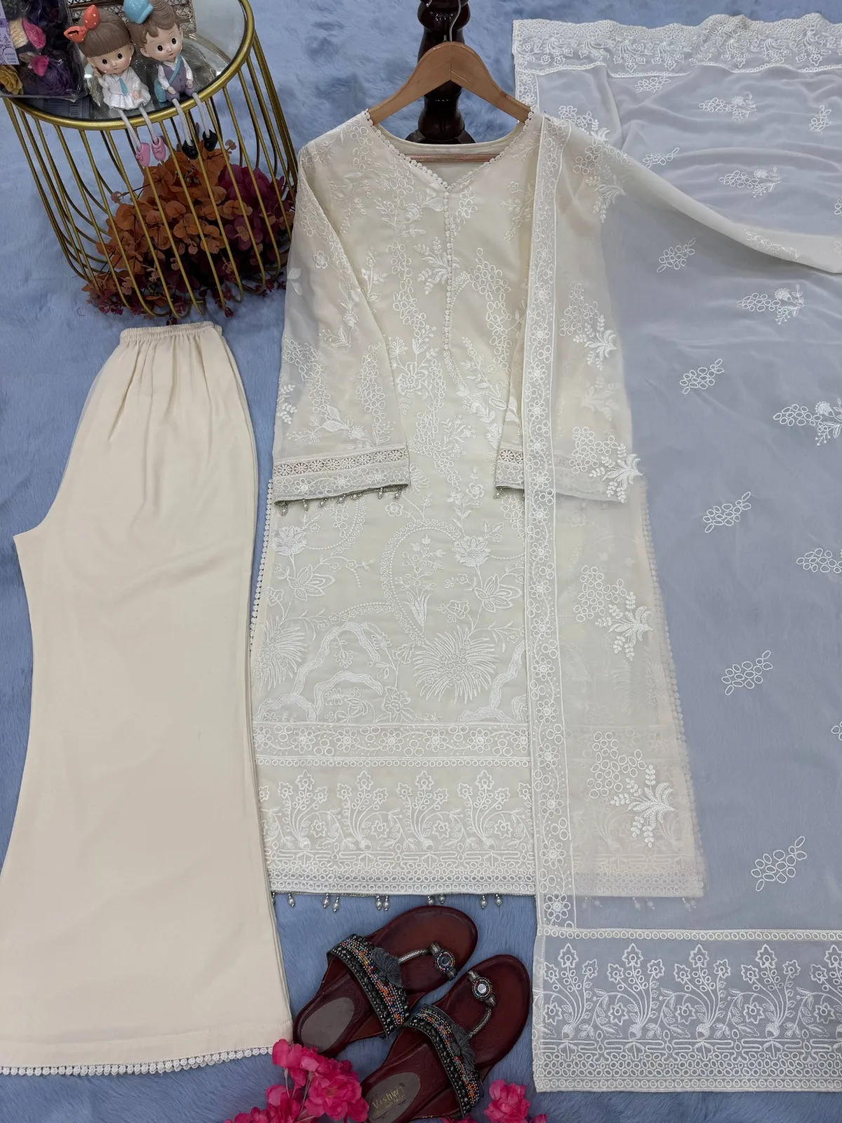 Creme Georgette Readymade Pakistani Dress - Image 2