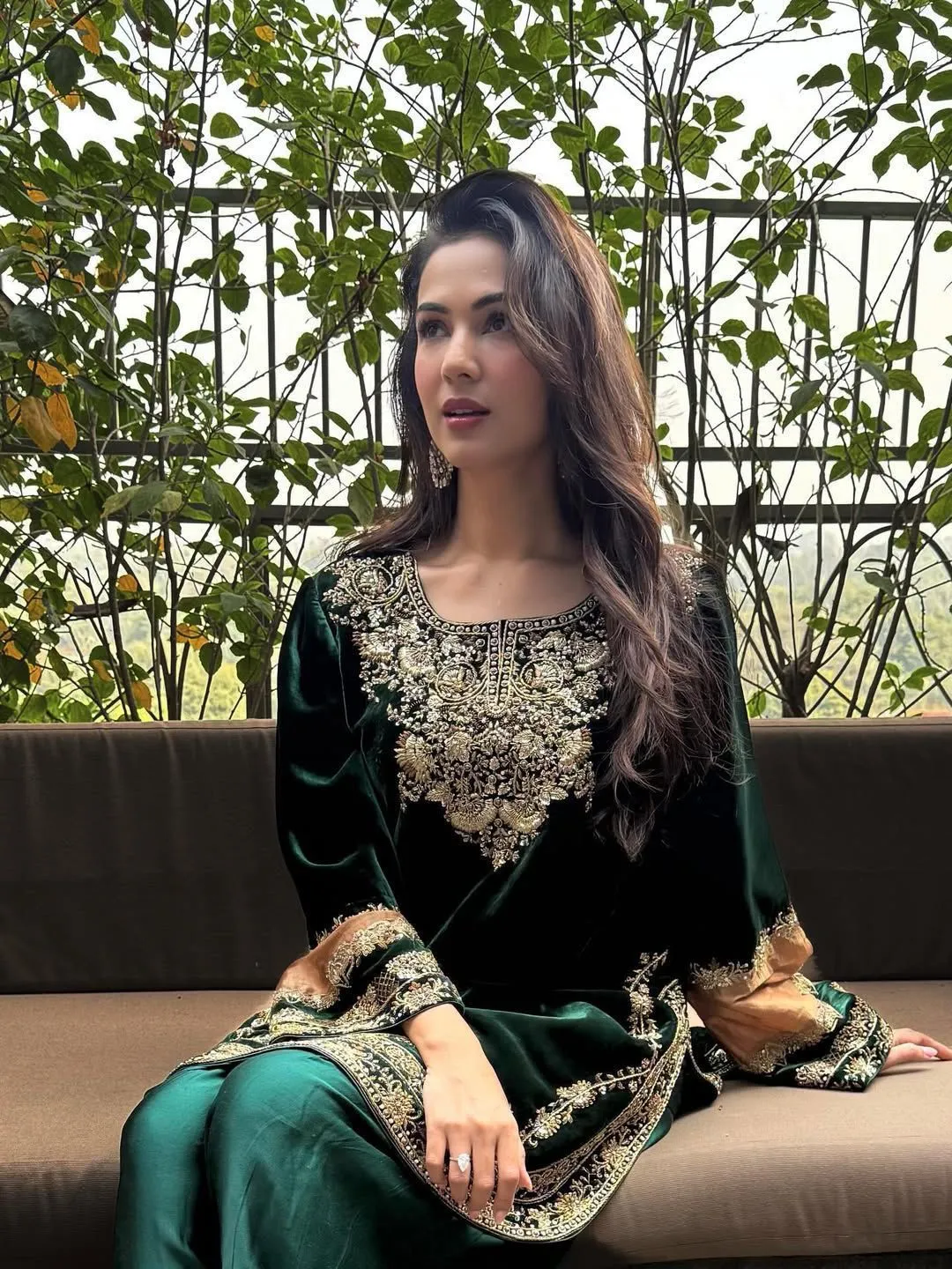 Jannat Movie Star Sonal Chauhan Inspired Farsi Salwar Suit