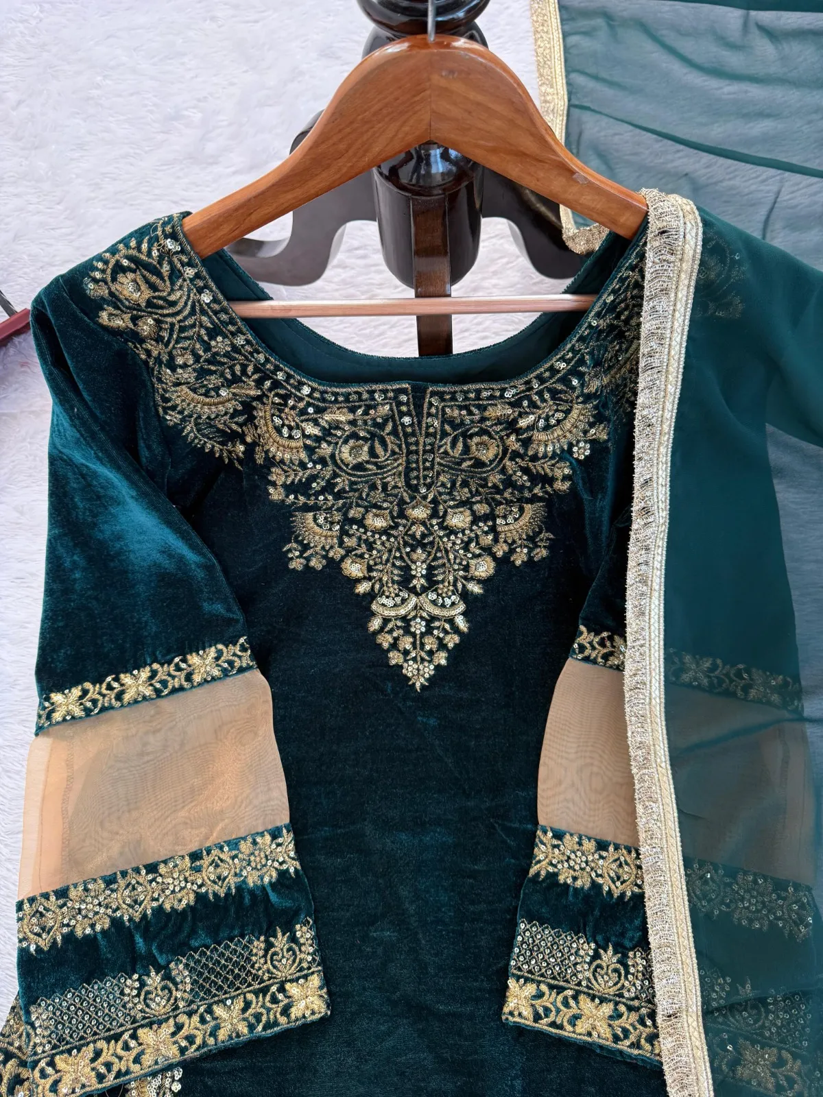 Jannat Movie Star Sonal Chauhan Inspired Farsi Salwar Suit - Image 2