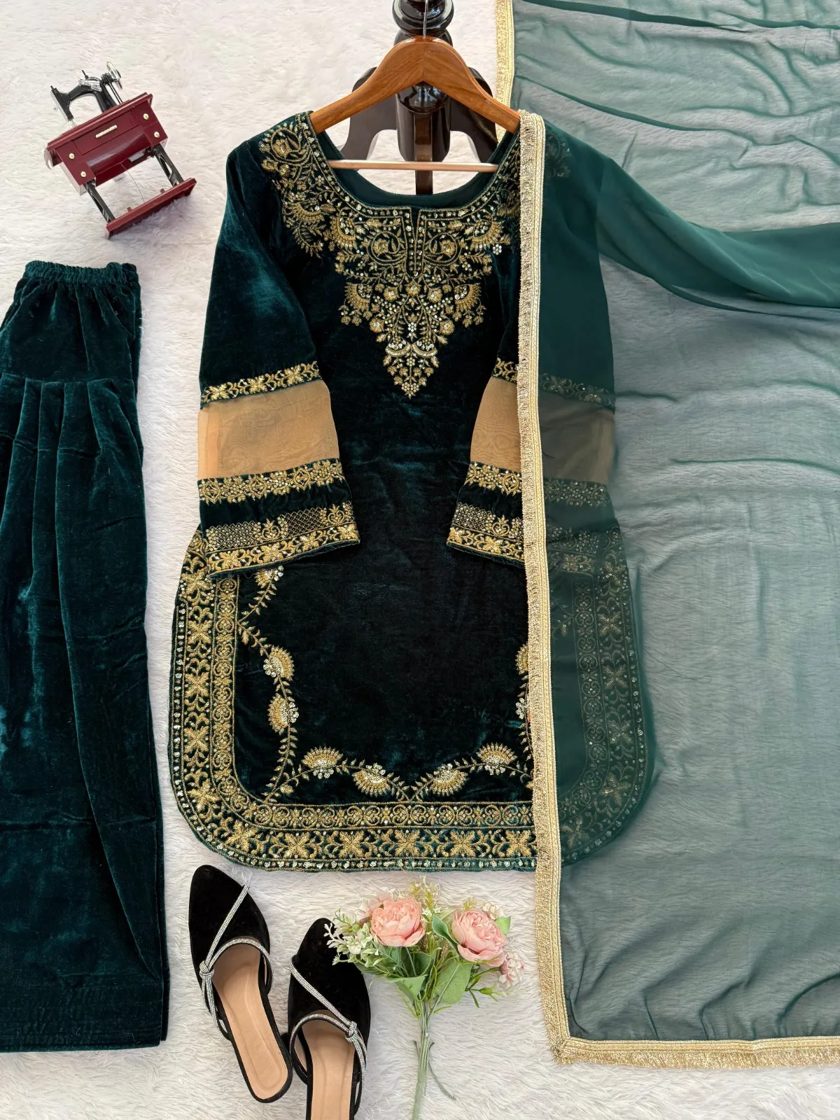 Jannat Movie Star Sonal Chauhan Inspired Farsi Salwar Suit - Image 6