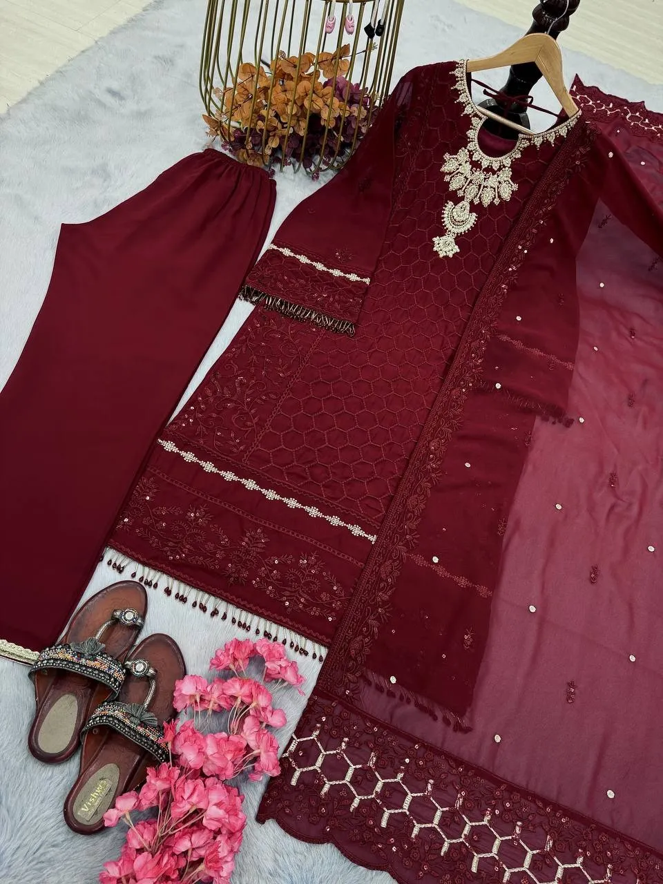 Pakistani Lal Joda Readymade - Image 2