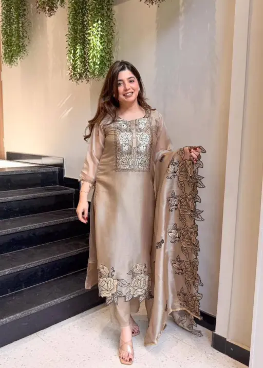 Chiku Color Cut Work Pakistani Suit