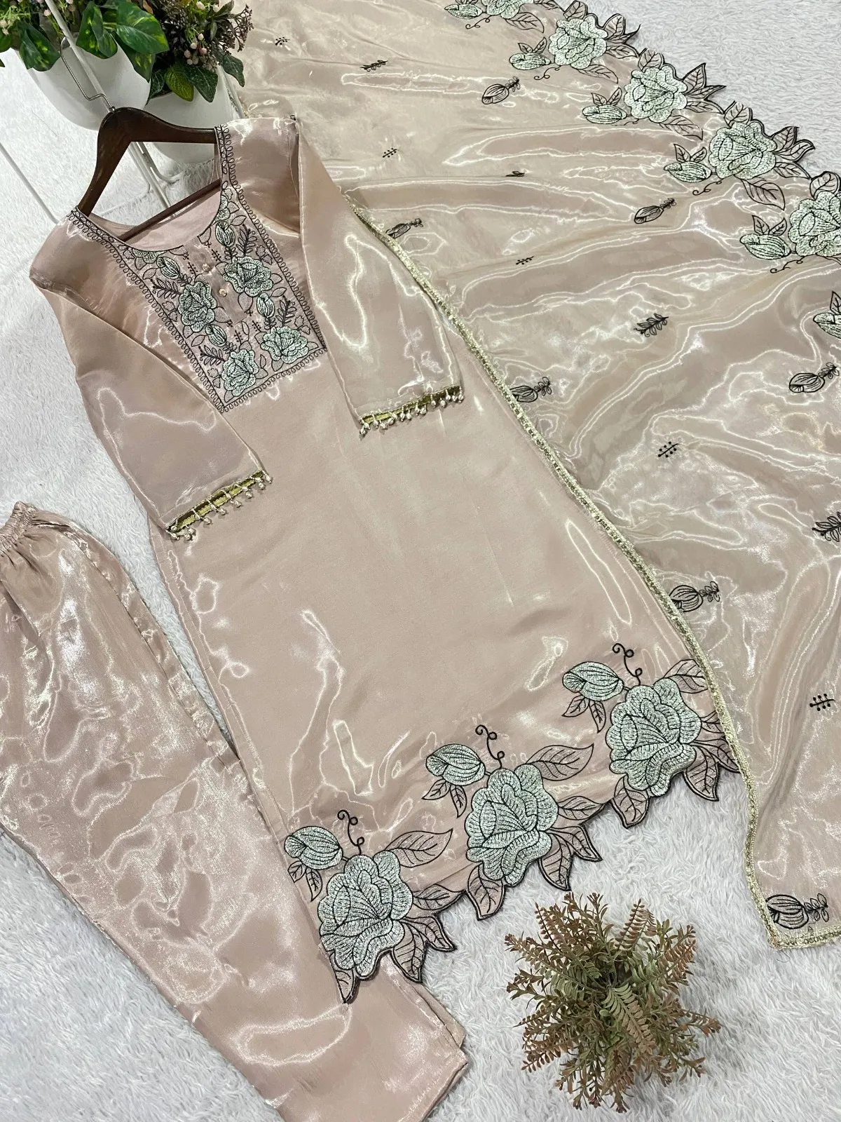 Chiku Color Cut Work Pakistani Suit - Image 4