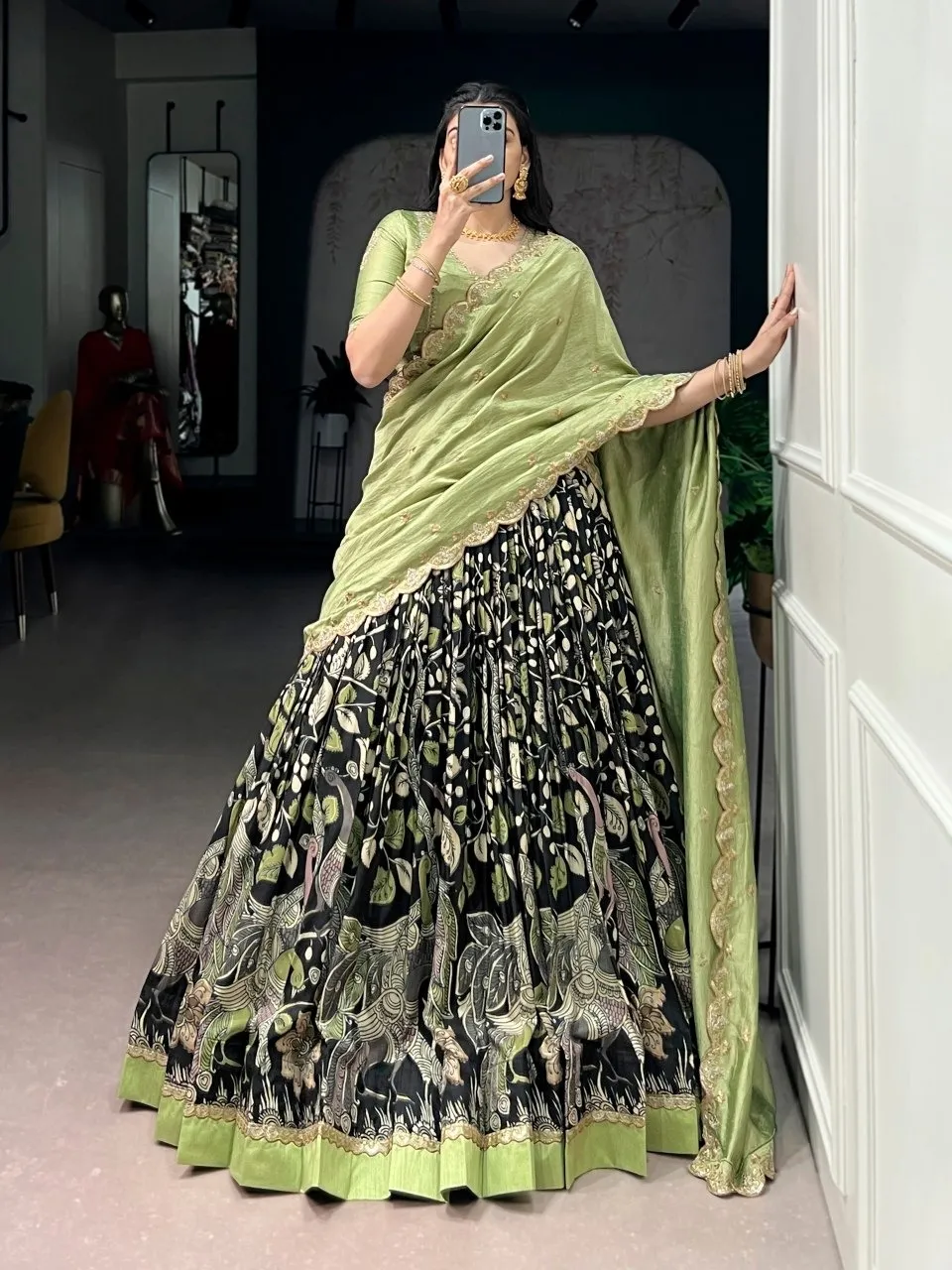 Kalamkari Printed Black Lehenga Choli Set - Image 4