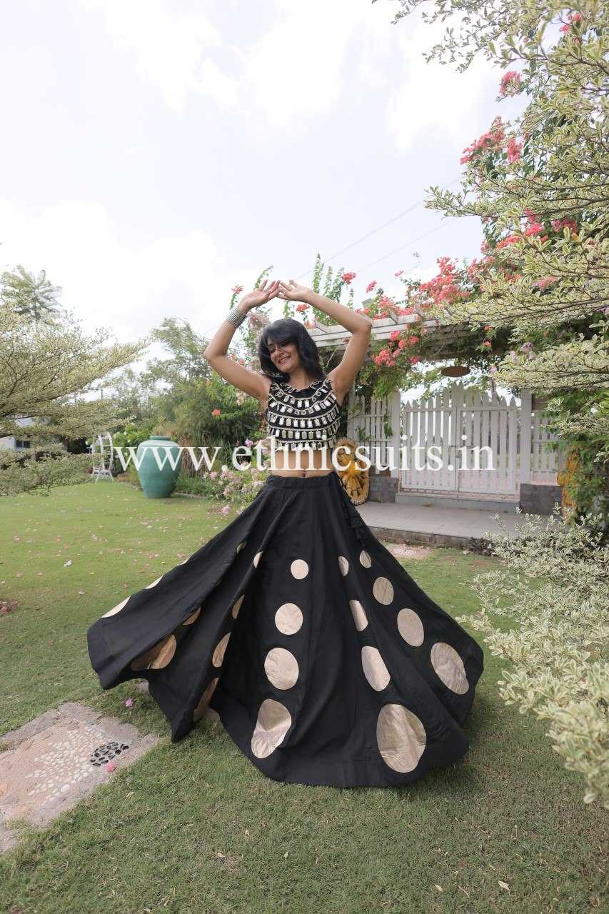 Designer Black Chaniya with Fancy Mirror work Choli for Navratri - Image 4