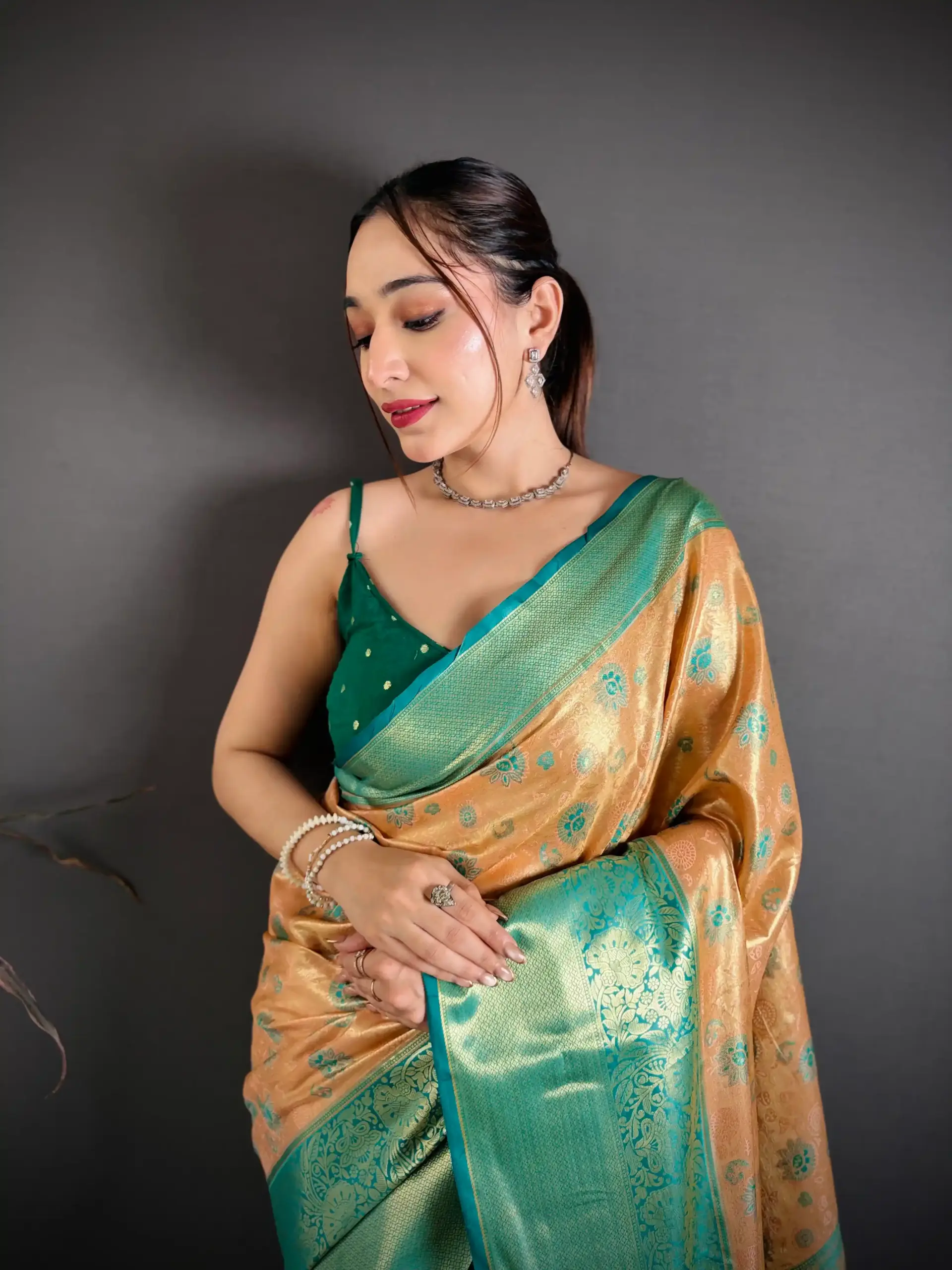 Beautiful kanjivaram Silk Saree for Wedding - Image 2