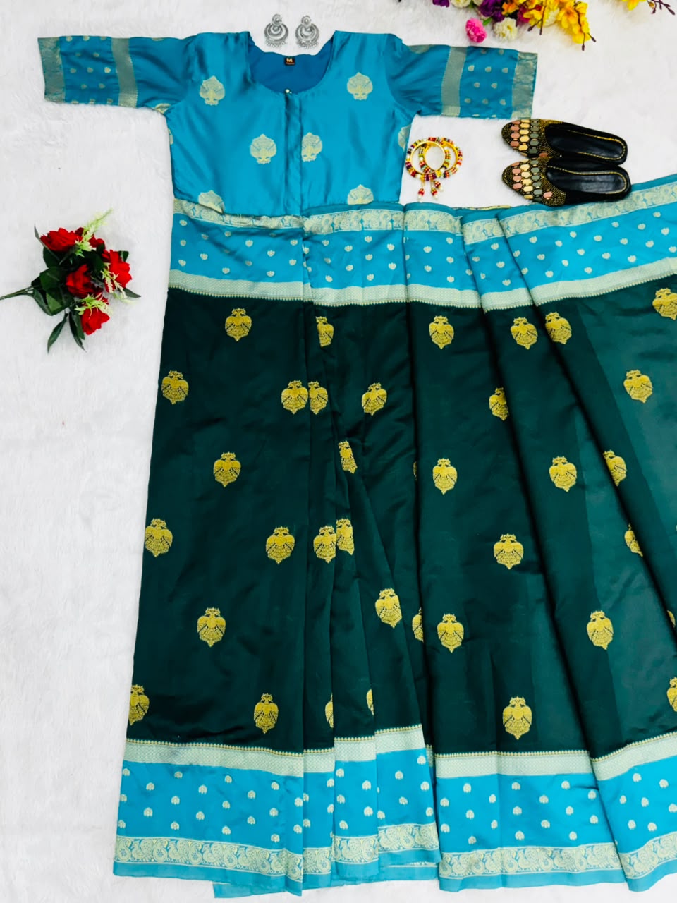 New Zip and Go Saree in Green and Blue - Image 3
