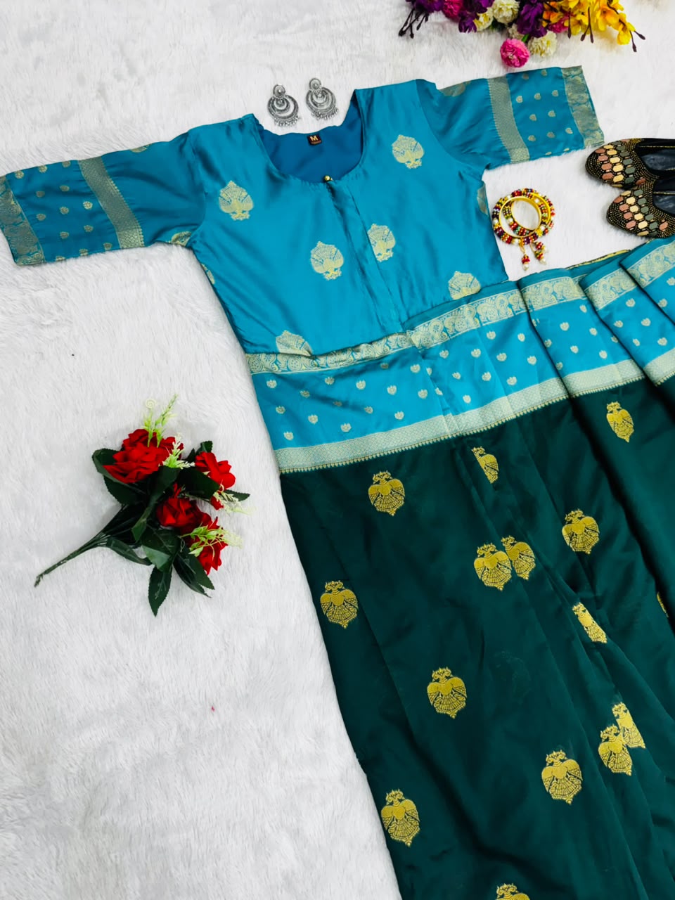 New Zip and Go Saree in Green and Blue - Image 4