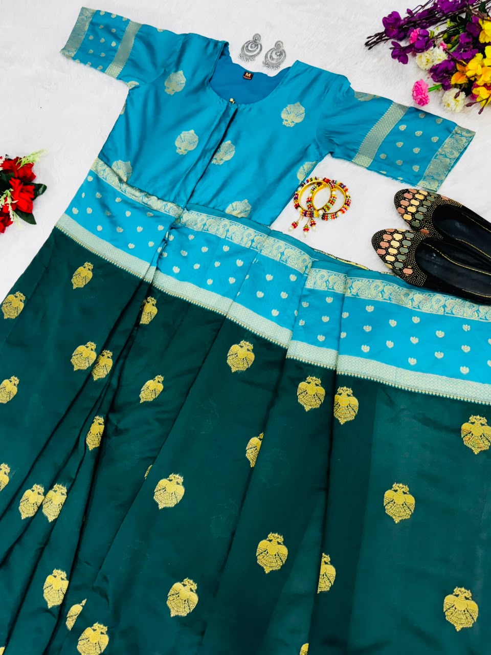 New Zip and Go Saree in Green and Blue - Image 5