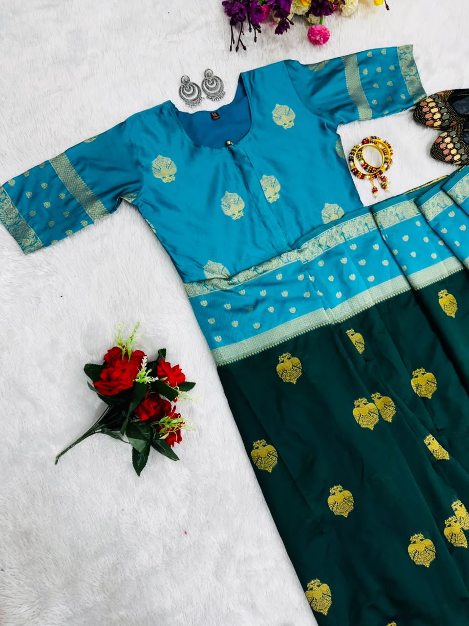 New Zip and Go Saree in Green and Blue - Image 6