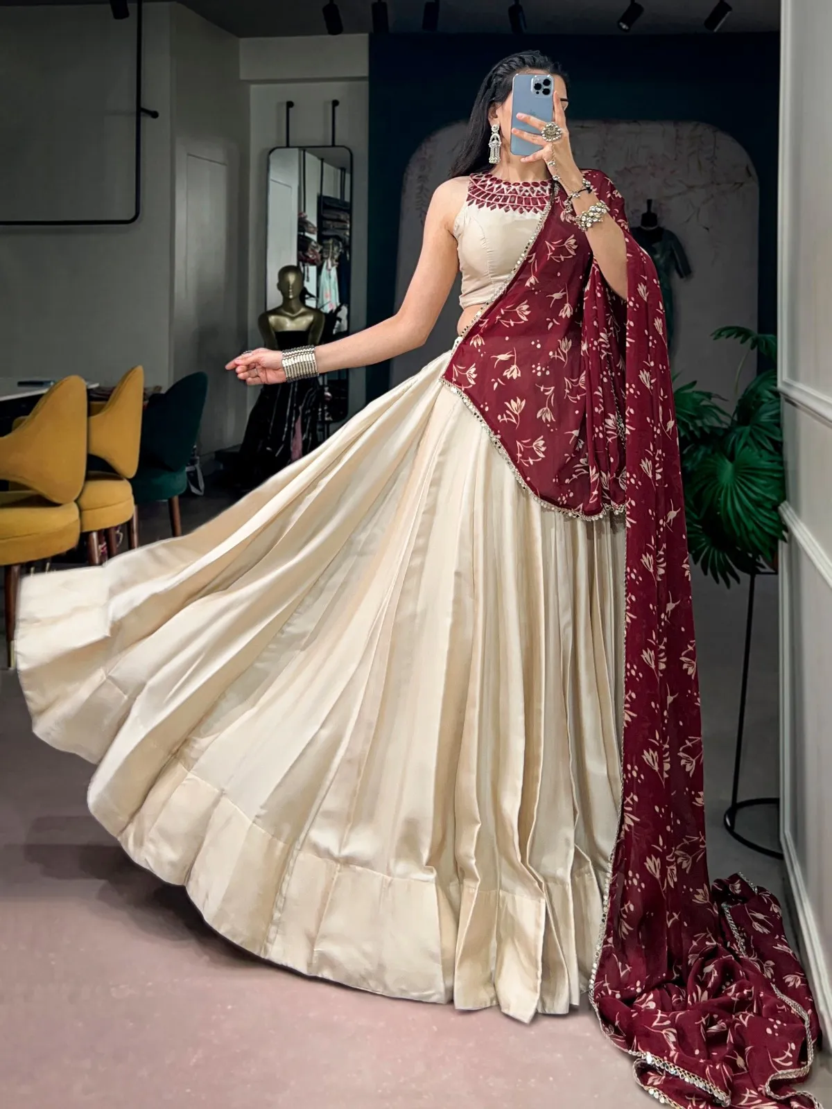 Plain Chaniya Choli with Heavy Dupatta for Garba - Image 2