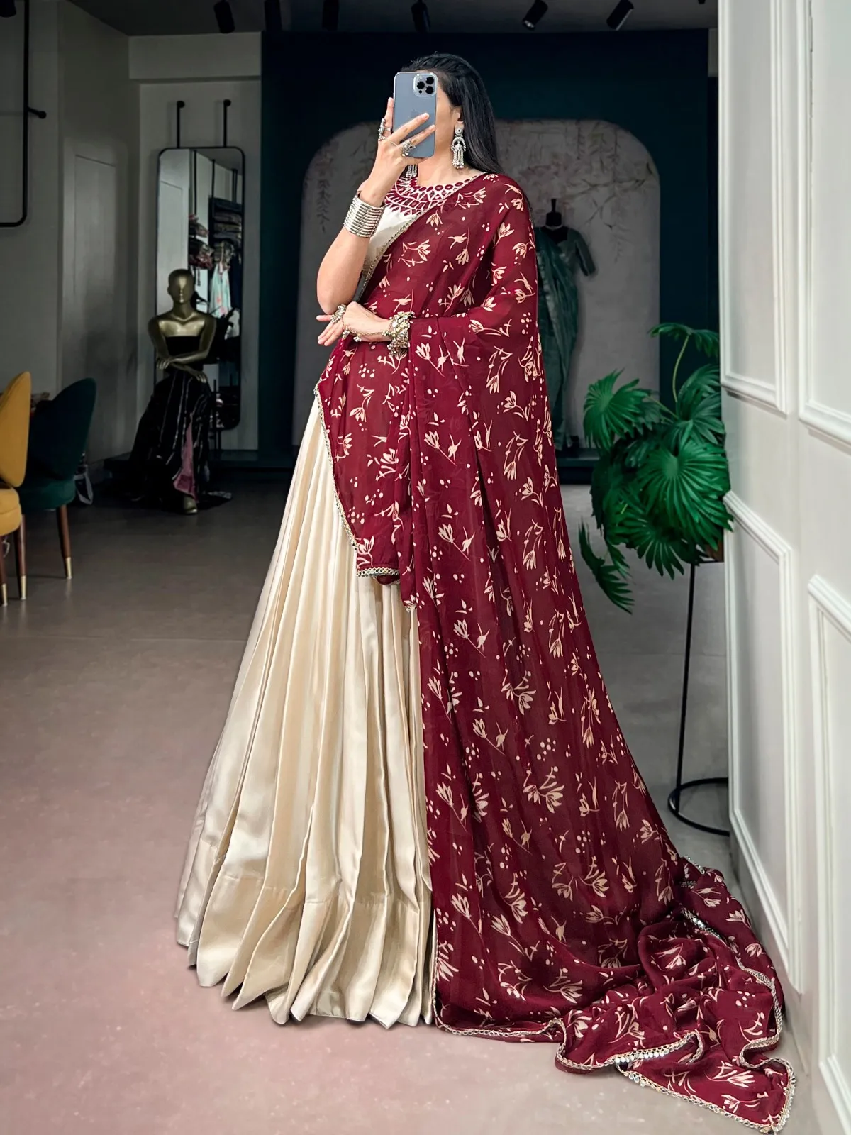 Plain Chaniya Choli with Heavy Dupatta for Garba - Image 3