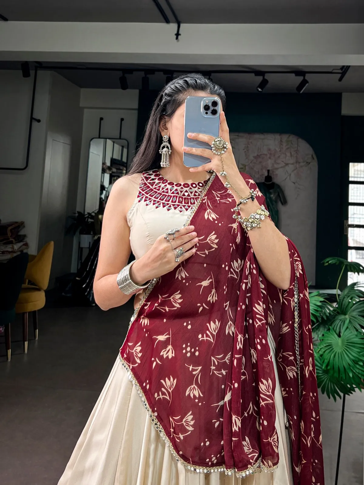 Plain Chaniya Choli with Heavy Dupatta for Garba - Image 4