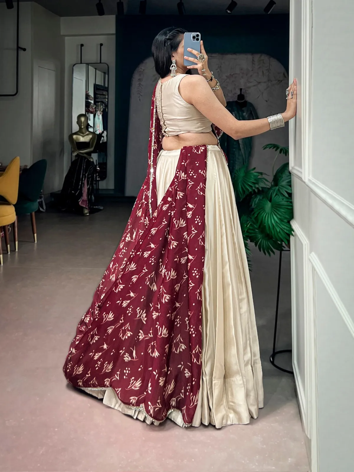 Plain Chaniya Choli with Heavy Dupatta for Garba - Image 5