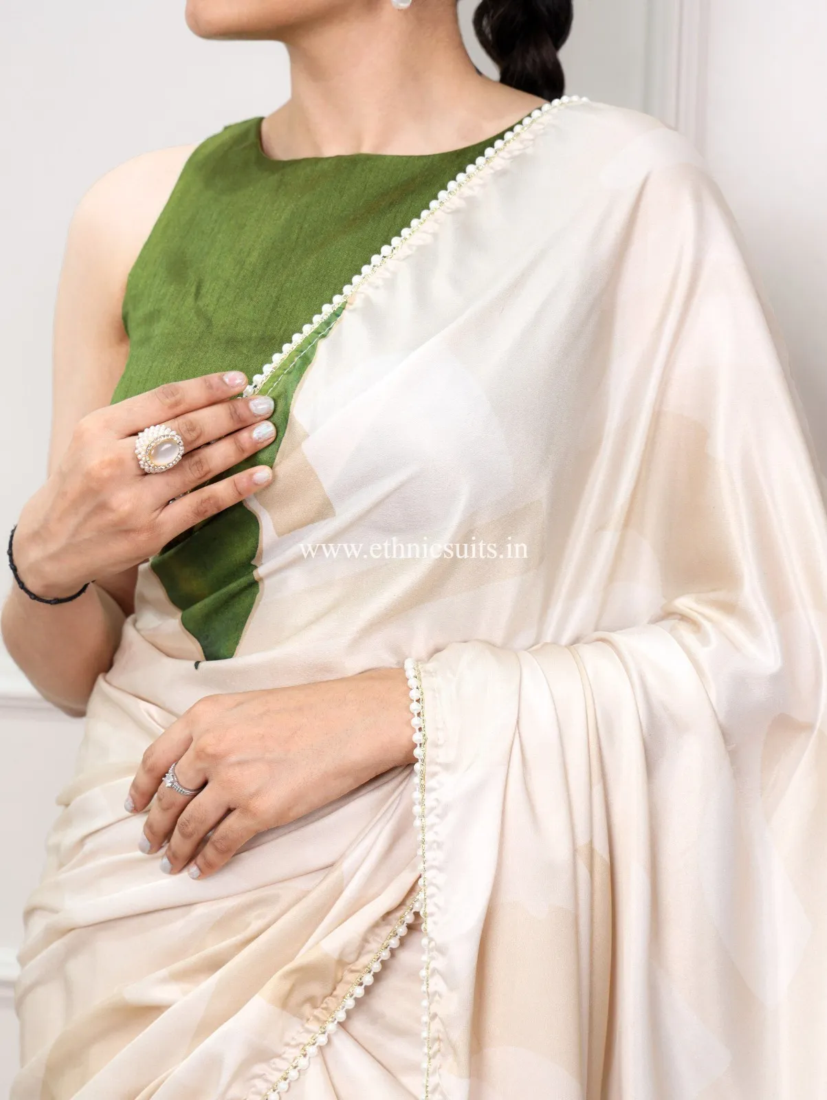 Creme Color Pearl Border Printed Saree - Image 2
